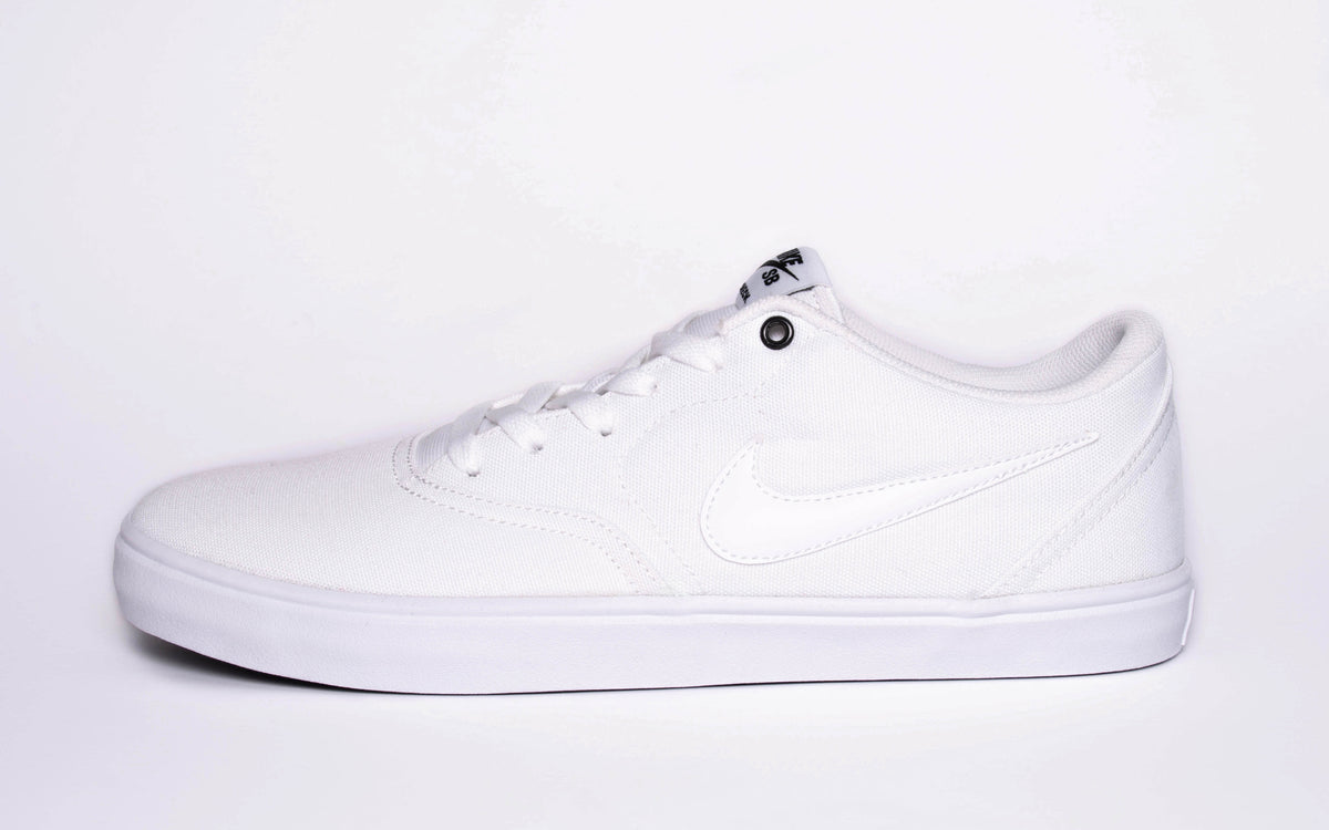 white nike sb check