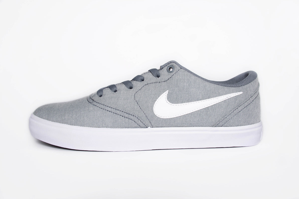white nike sb check