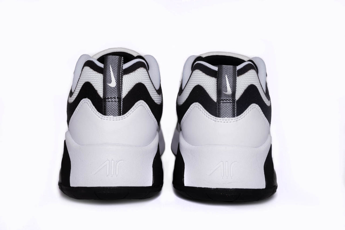 The back of the white and black Nike Air Max 200. Here you can see the AIR branding engraved into the lower.